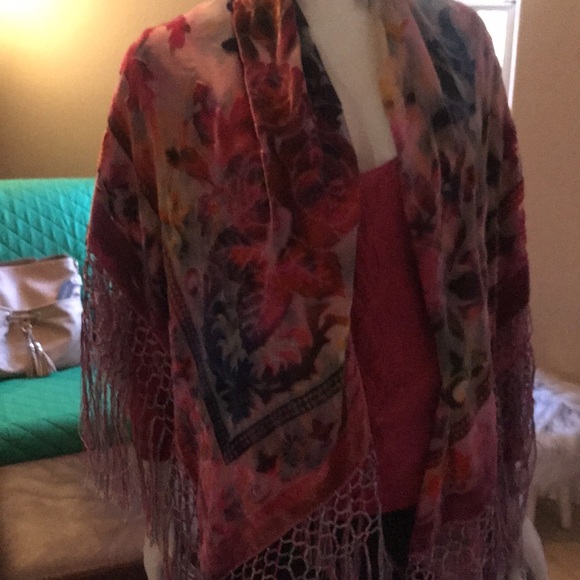 Rayon silk floral Soho handembroided shawl. - Picture 2 of 11